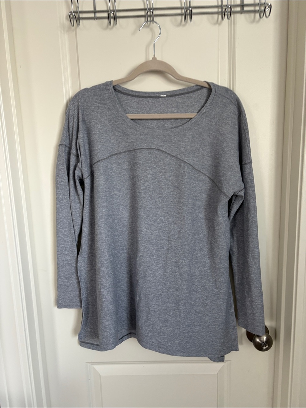 Lululemon Women's Heather Gray Long Sleeve Relaxed Top